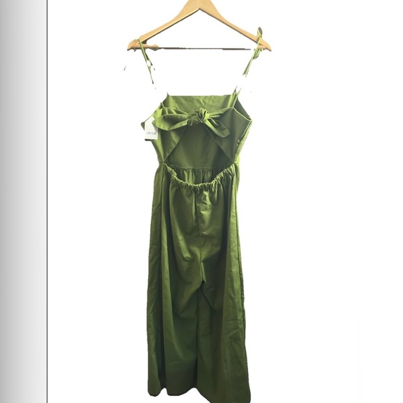 Green Sleeveless Jumpsuit - Picture 3 of 3